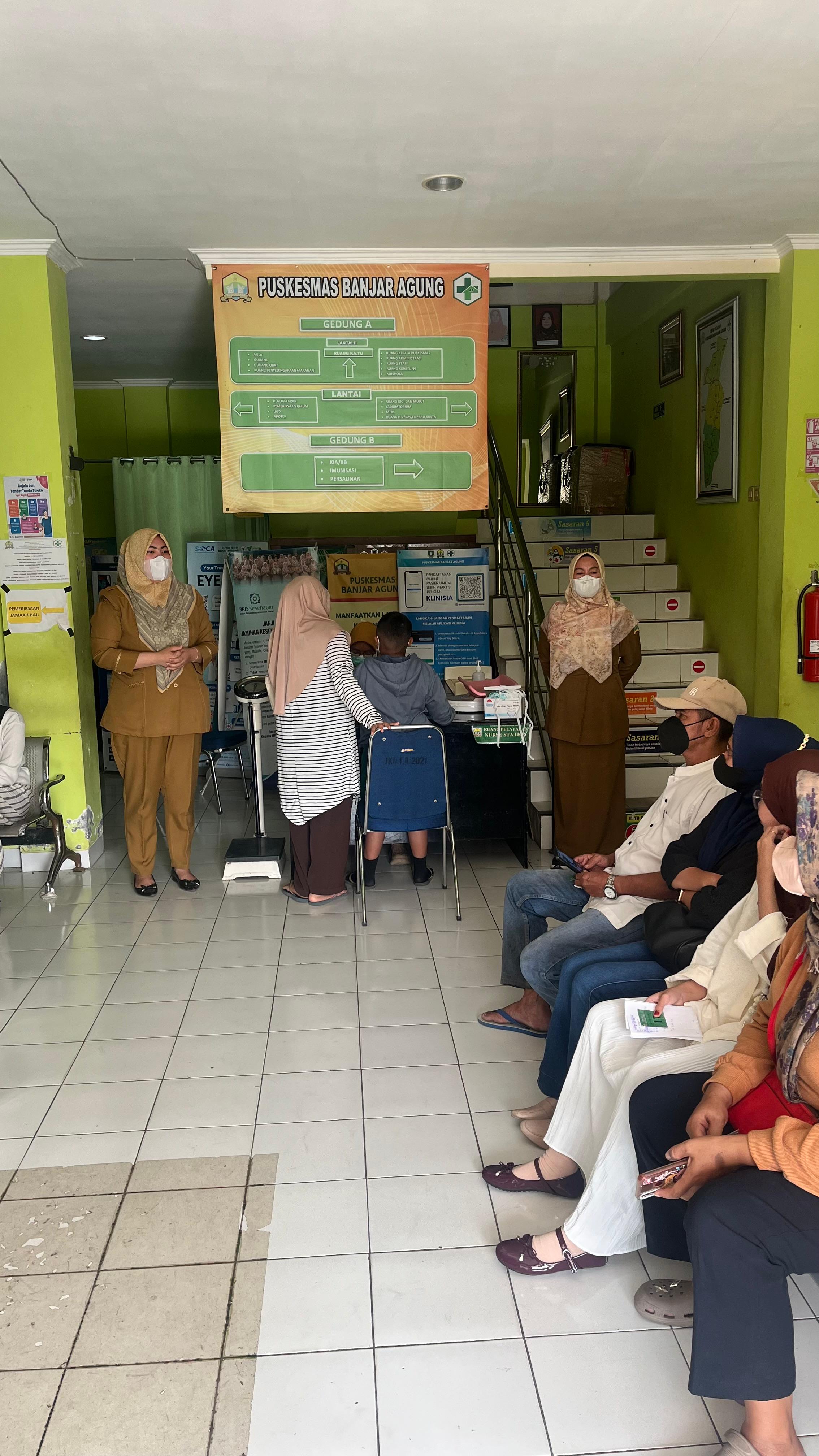 Penyuluhan Waspada Abu Vulkanik dan Pemberian Masker Bagi Pengunjung UPTD Puskesmas Banjar Agung